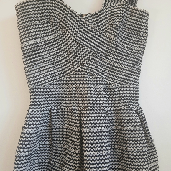 LM LULU - French white and black - party dress -size Small - Picture 4 of 9